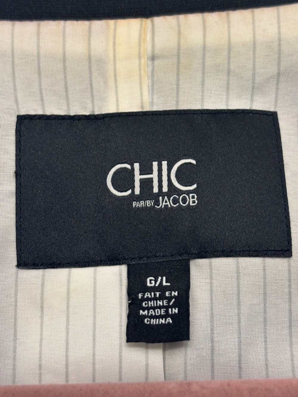 chic Black Single-Button Blazer with Striped Lining - Picture 5 of 5